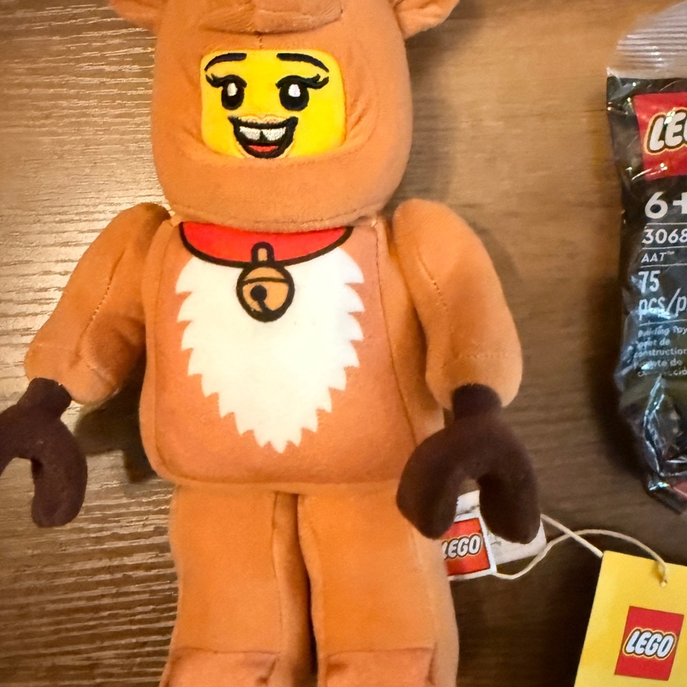 Lego Collection x Target Exclusive 10” Reindeer Minifigure Plush & Lego Set NWT - Picture 2 of 5